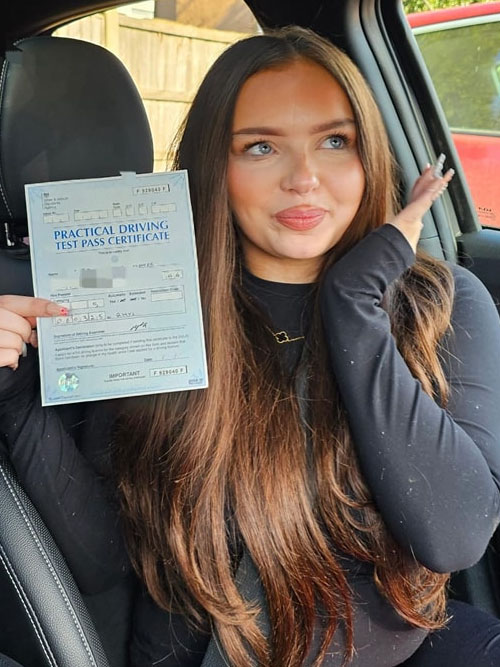 A big congratulations to Shanie today for passing her automatic driving test 1st time. Shanie had professional guidance from Andrea Jones. Thank you for choosing S.M.S.